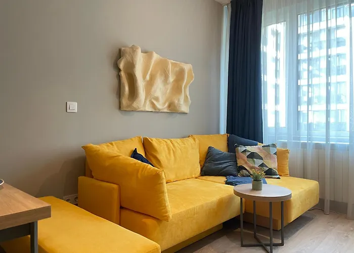 With Free Underground Parking By Cosher アパート