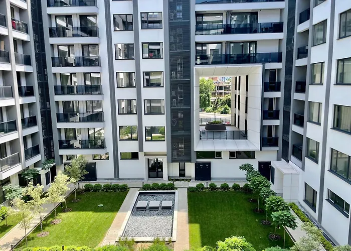 With Free Underground Parking By Cosher Lejlighed