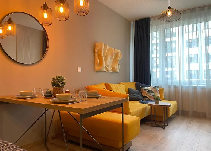 公寓 With Free Underground Parking By Cosher *