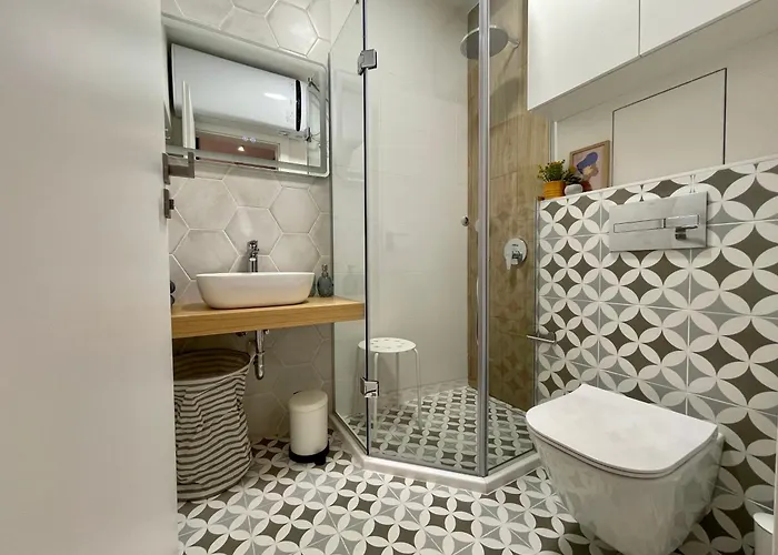 With Free Underground Parking By Cosher 索菲亞